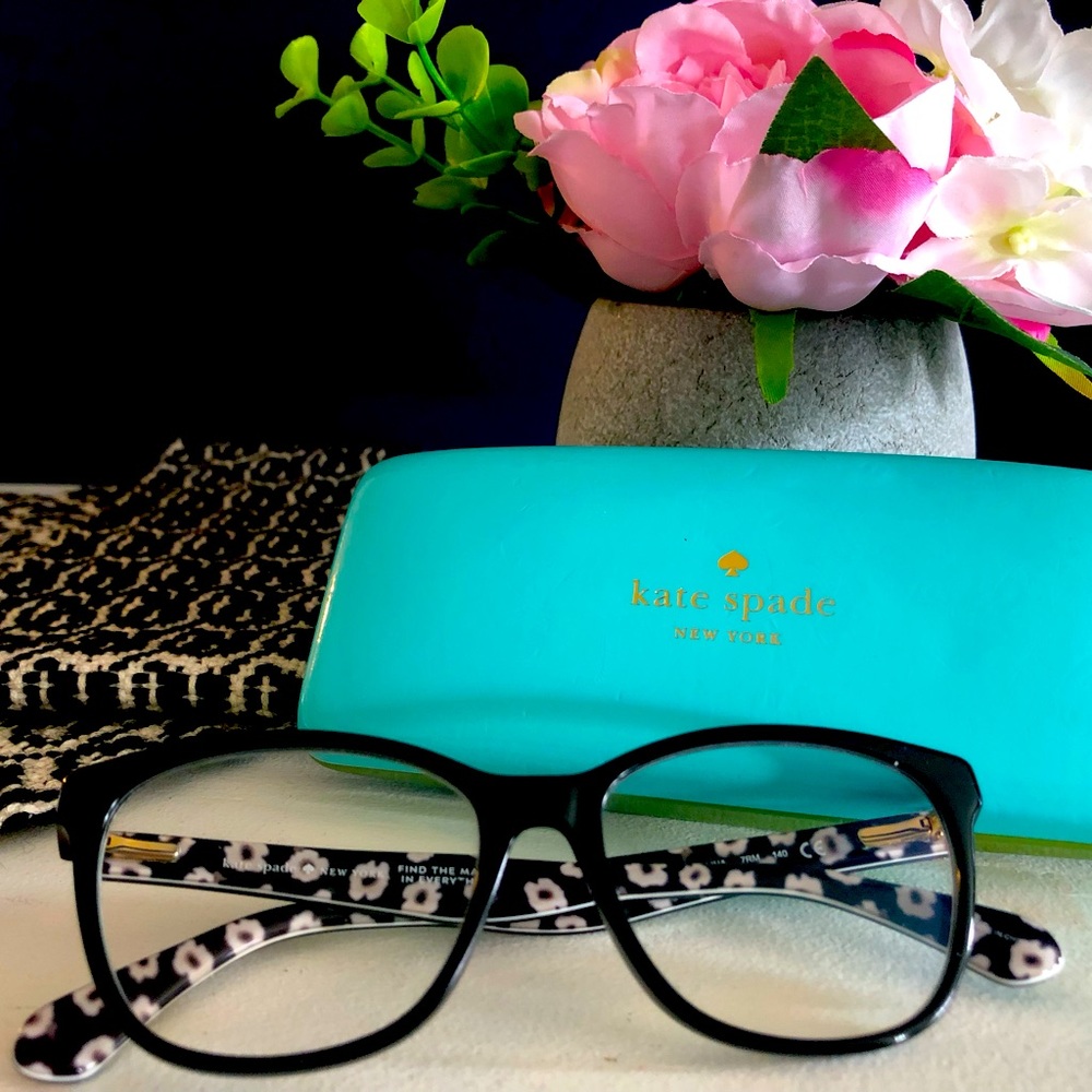 ♠️Authentic Kate Spade glasses with mild prescription lenses with original case.